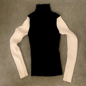 Sweater that has never been worn